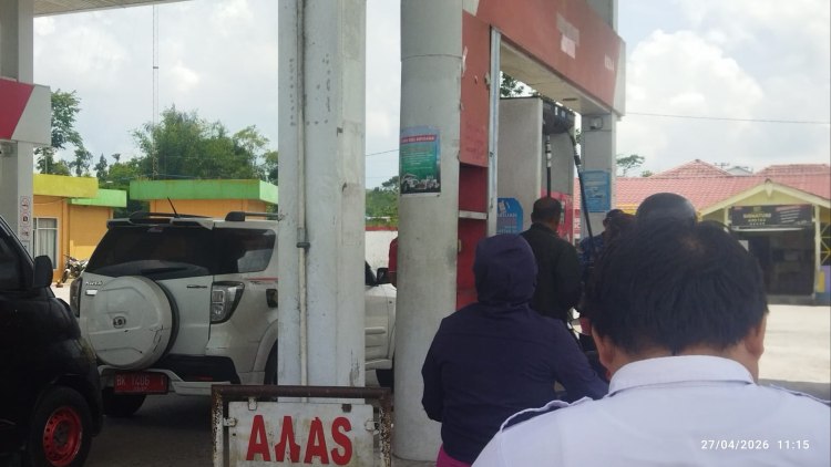 Viral! Kendaraan Dinas Pemkab Simalungun Isi BBM Bersubsidi di SPBU Tuai Sorotan