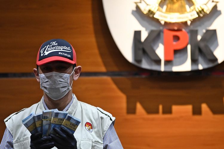 OTT Bupati Tulungagung: KPK Periksa 18 Orang, 13 Dibawa ke Jakarta untuk Pemeriksaan