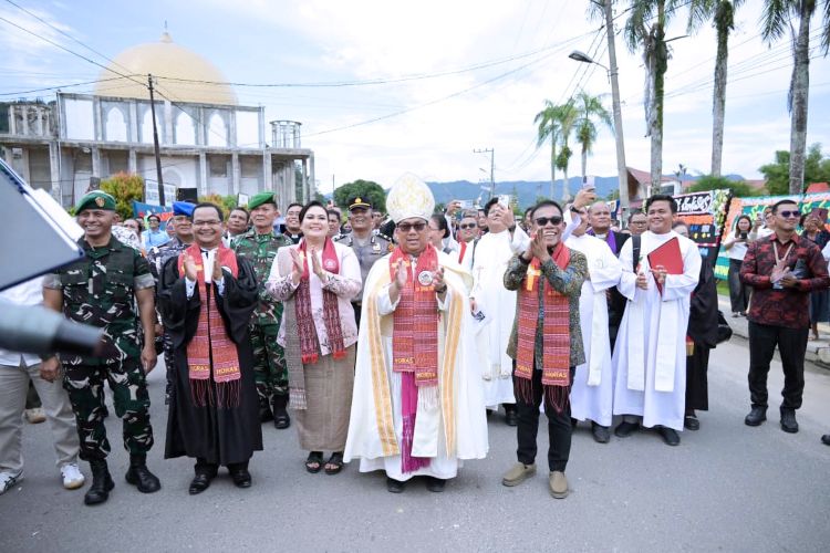 Paskah Oikumene Tapteng 2026, Bupati Ajak Warga Bangkit Jadi Pejuang Pemulihan