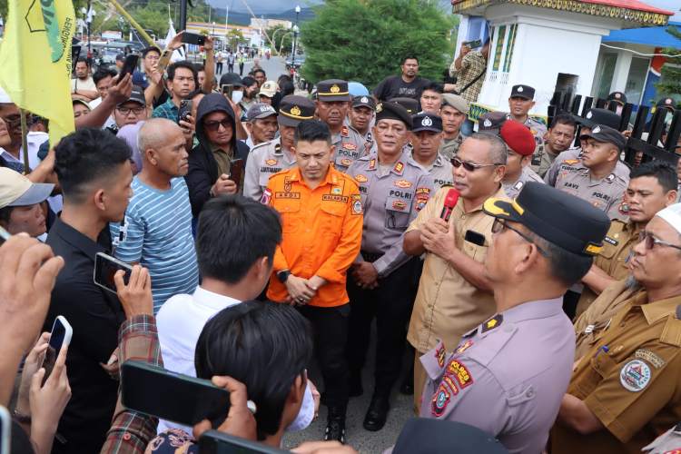 Pemkab Tapteng Terima Aksi AMPM, BPBD Pastikan Data Bantuan Tahap Kedua Berjalan