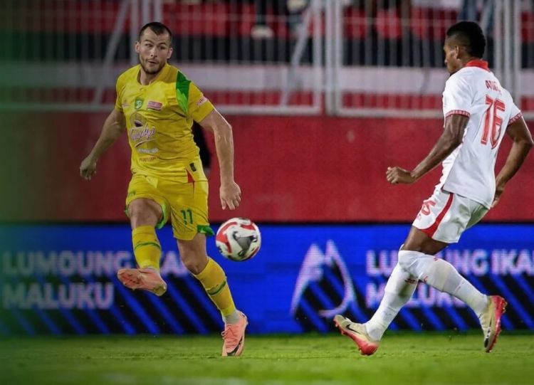 Persebaya Tundukkan Malut United 2-0 di Ternate, Gol Raickovic dan Rivera Jadi Penentu
