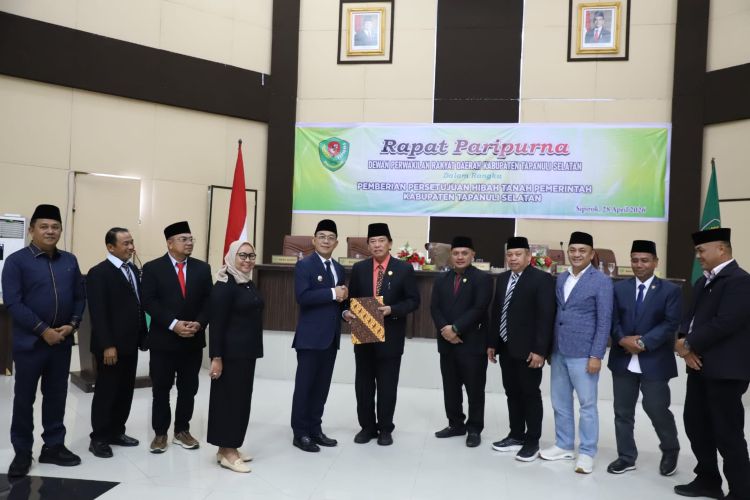 Dihantam Bencana, Tapsel Justru Turunkan Kemiskinan dan Borong Penghargaan