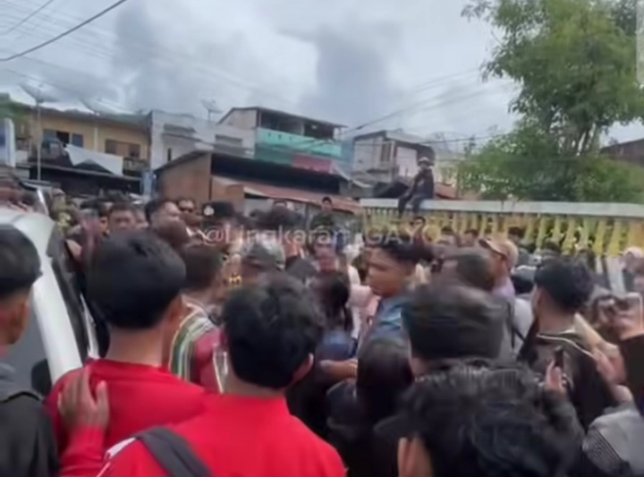 Viral! Aksi Tak Senonoh di Mobil Depan RSUD Takengon, Pria Kabur Tinggalkan Wanita