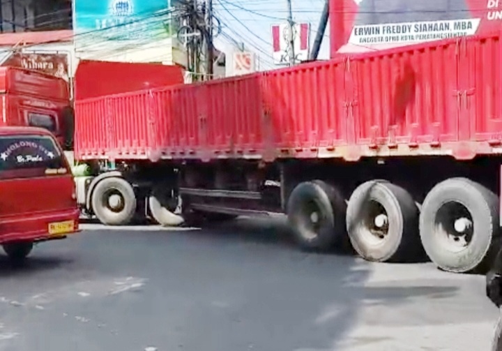 Truk Gandeng 22 Roda Kembali Masuk Inti Kota Pematangsiantar, Dishub Minta Warga Melapor