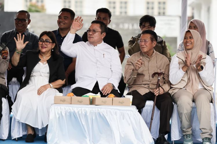 Wali Kota Wesly dan Forkopimda Saksikan Karnaval HUT ke-155 Pematangsiantar, Ribuan Warga Antusias