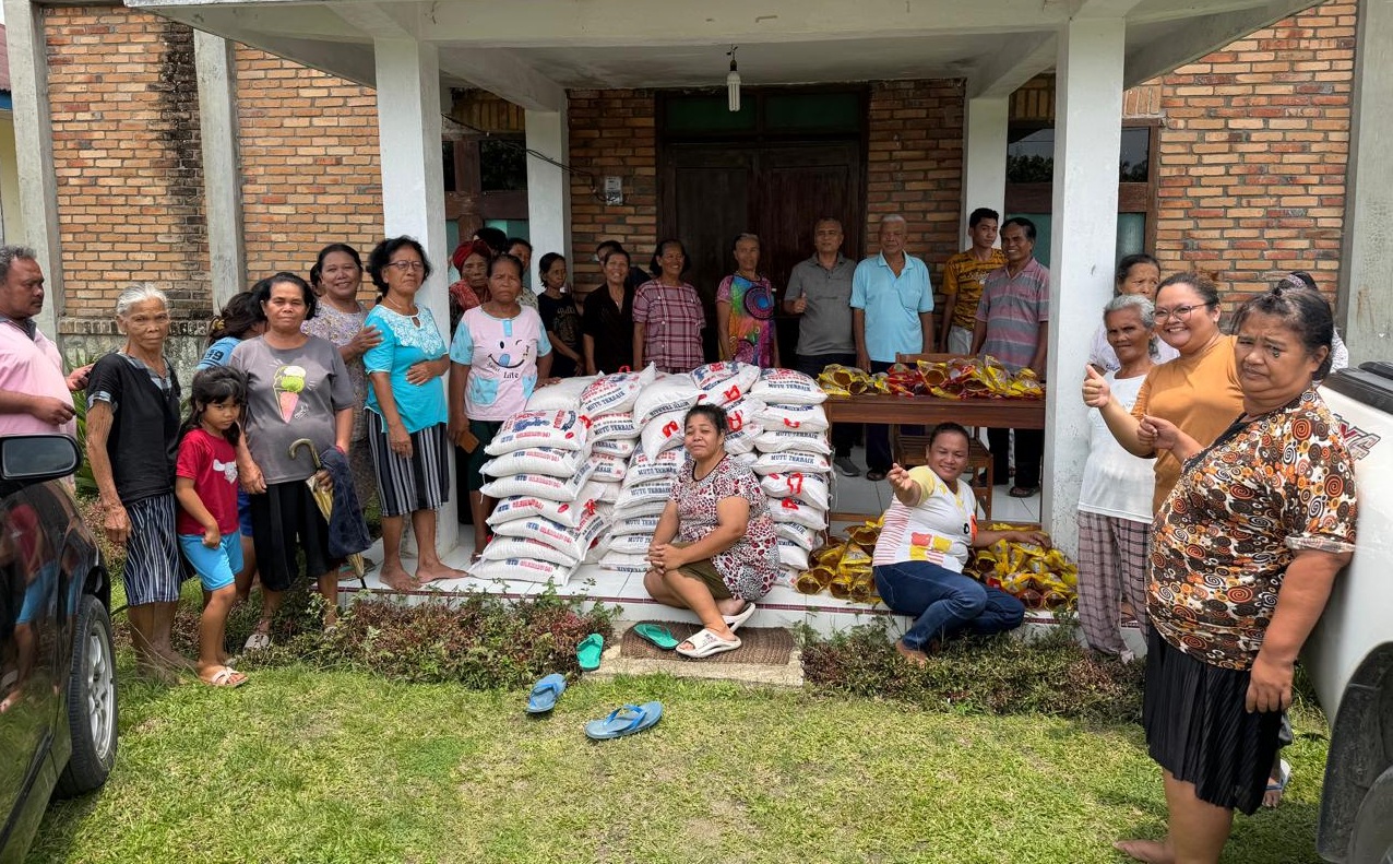 80 KK Petani Gagal Panen di Simalungun Terima Bantuan dari Sinata.id, Tangis Haru Pecah