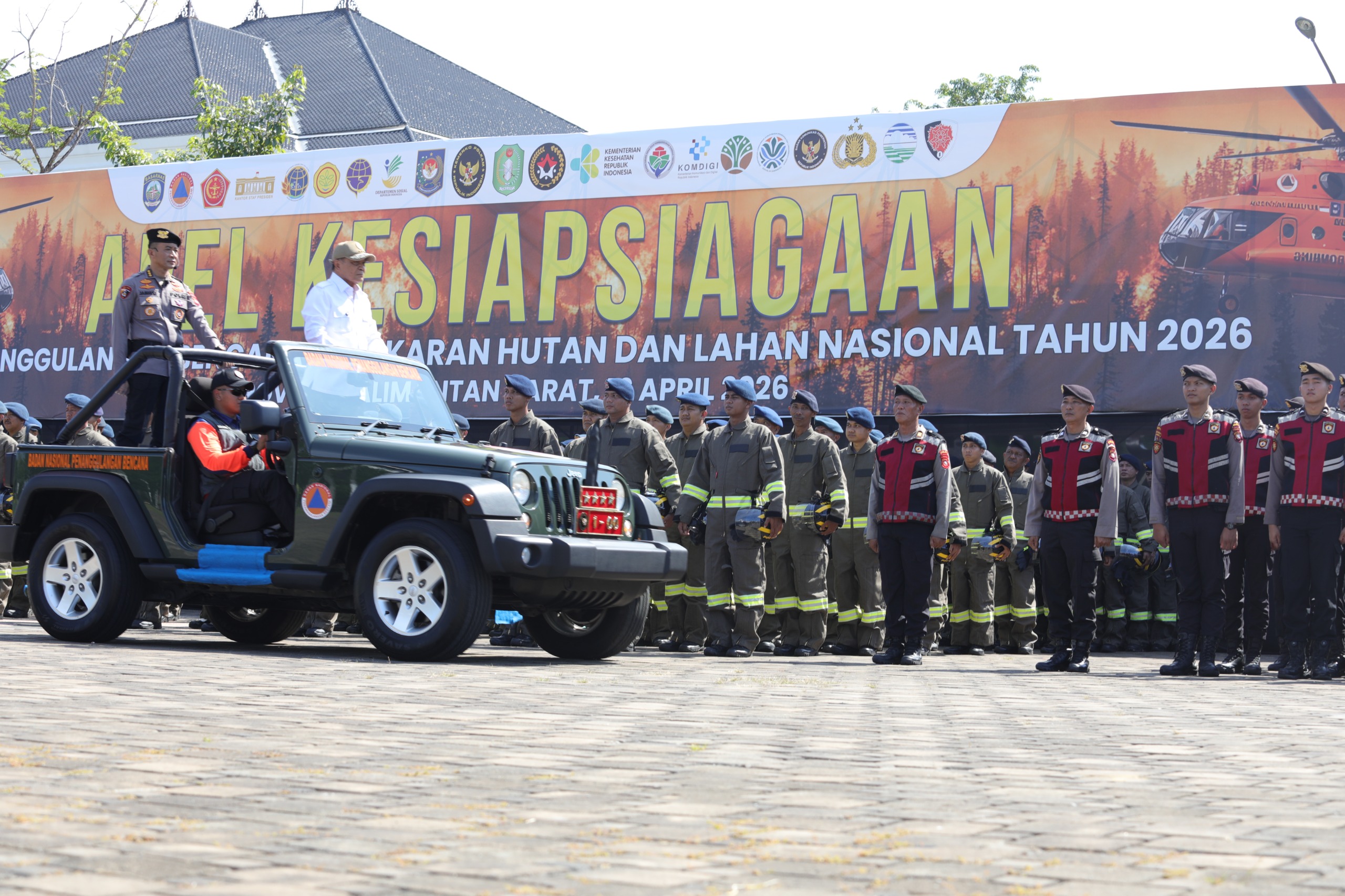 Menko Polkam Pimpin Apel Karhutla di Kalbar, Alarm Musim Kemarau Mulai Dibunyikan