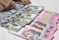 Rupiah Melemah ke Rp17.105 per Dolar AS, Konflik Timur Tengah Jadi Pemicu Utama