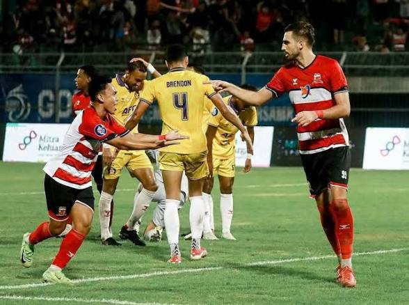 Borneo FC Hancurkan PSBS Biak 5-1, Peralta Bersinar dengan Dua Gol