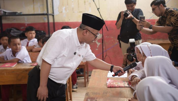 DPR Segera Panggil Mendikdasmen Gara-Gara Guru Honorer Terancam Hilang 2027