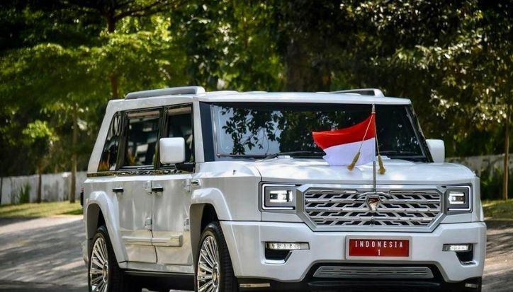 Prabowo Minta Pindad Rancang Kendaraan Kepresidenan yang Lebih Terbuka