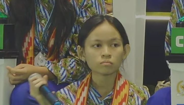 Gibran Ajari Siswi SMAN 1 Pontianak Public Speaking Usai Viral di LCC 4 Pilar