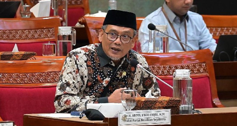 DPR Minta Larangan Guru Honorer 2027 Disertai Solusi yang Jelas