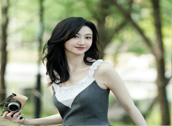 Karier Zheng Shuang Runtuh Usai Skandal Surogasi dan Pajak Besar