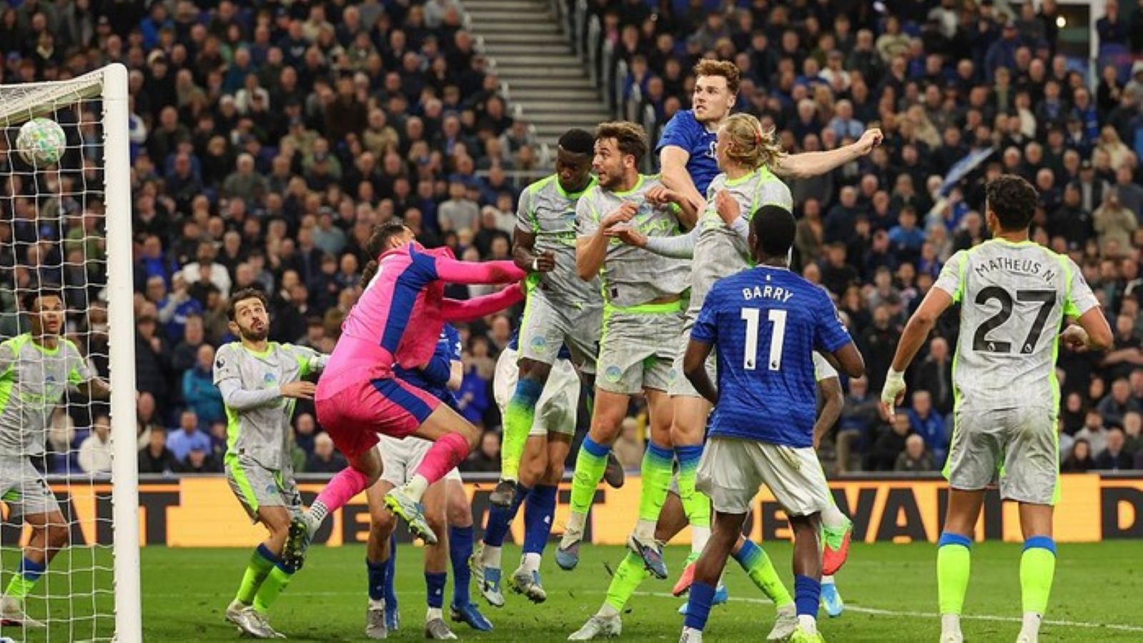 Everton Berhasil Jegal Laju Manchester City 