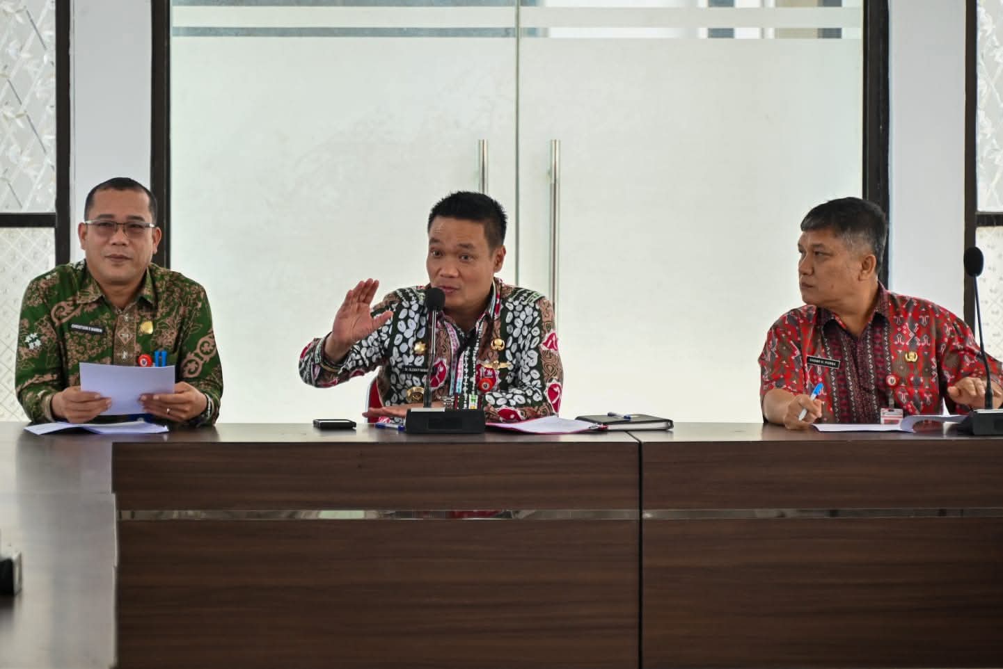 Bupati Oloan Nababan Pimpin Rapat Perdana Persiapan HUT Humbang Hasundutan ke-23 Tahun 2026