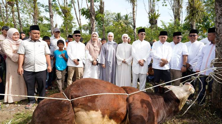 Iduladha di Huntara Napa, Gus Irawan Serahkan Kurban Presiden dan Wapres untuk Korban Bencana