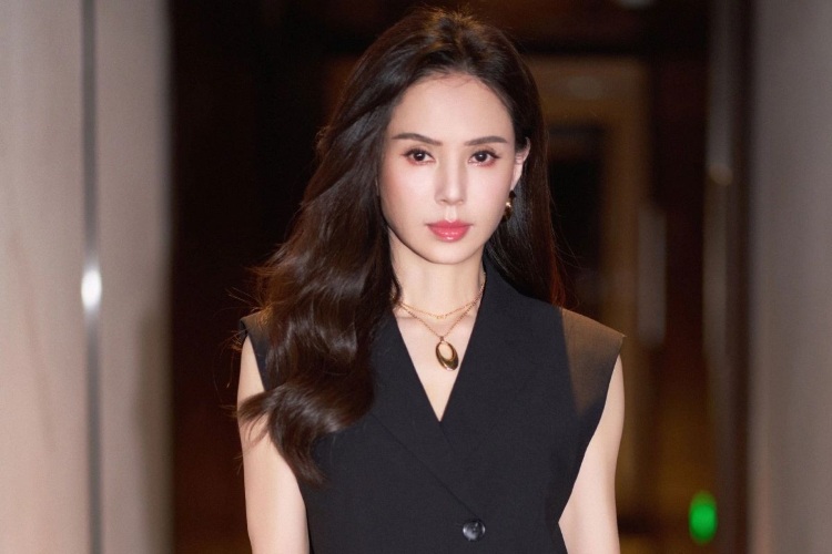 Carman Lee Ungkap Rahasia Awet Muda dan Alasan Betah Melajang