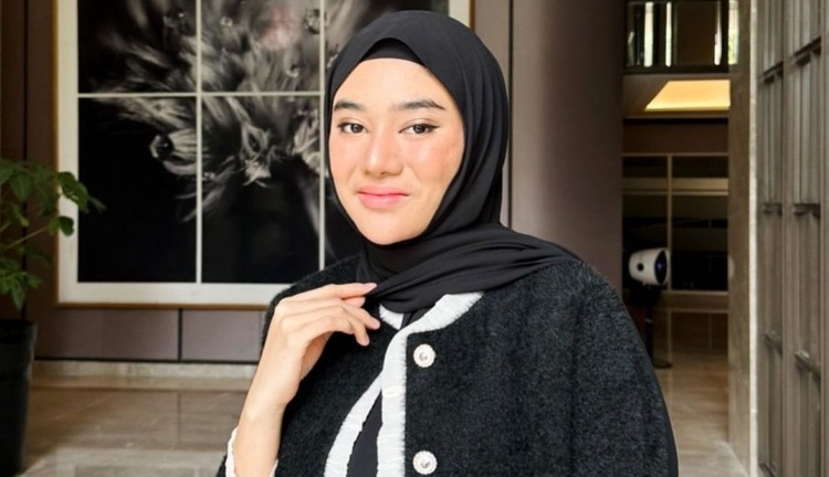 Clara Shinta Diduga Lepas Hijab di Kelab Malam, Warganet Heboh
