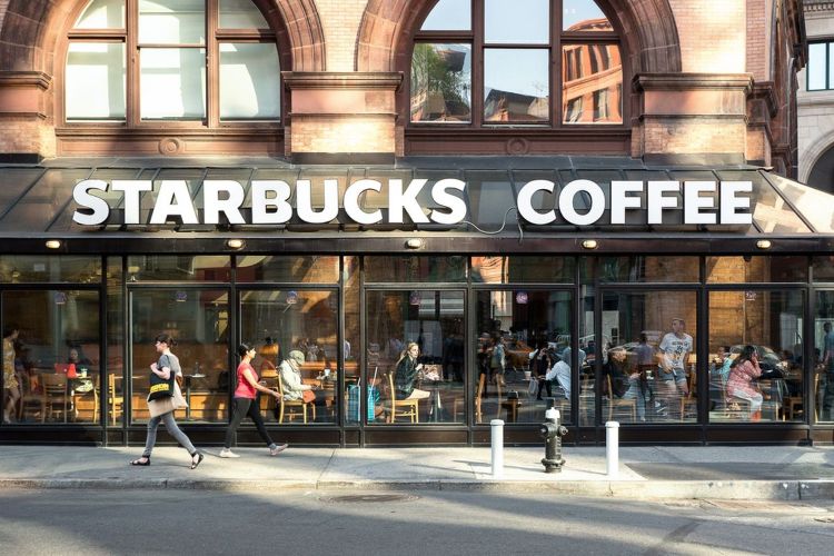 Starbucks PHK 300 Karyawan Korporat di AS, Restrukturisasi Capai Rp6,5 Triliun