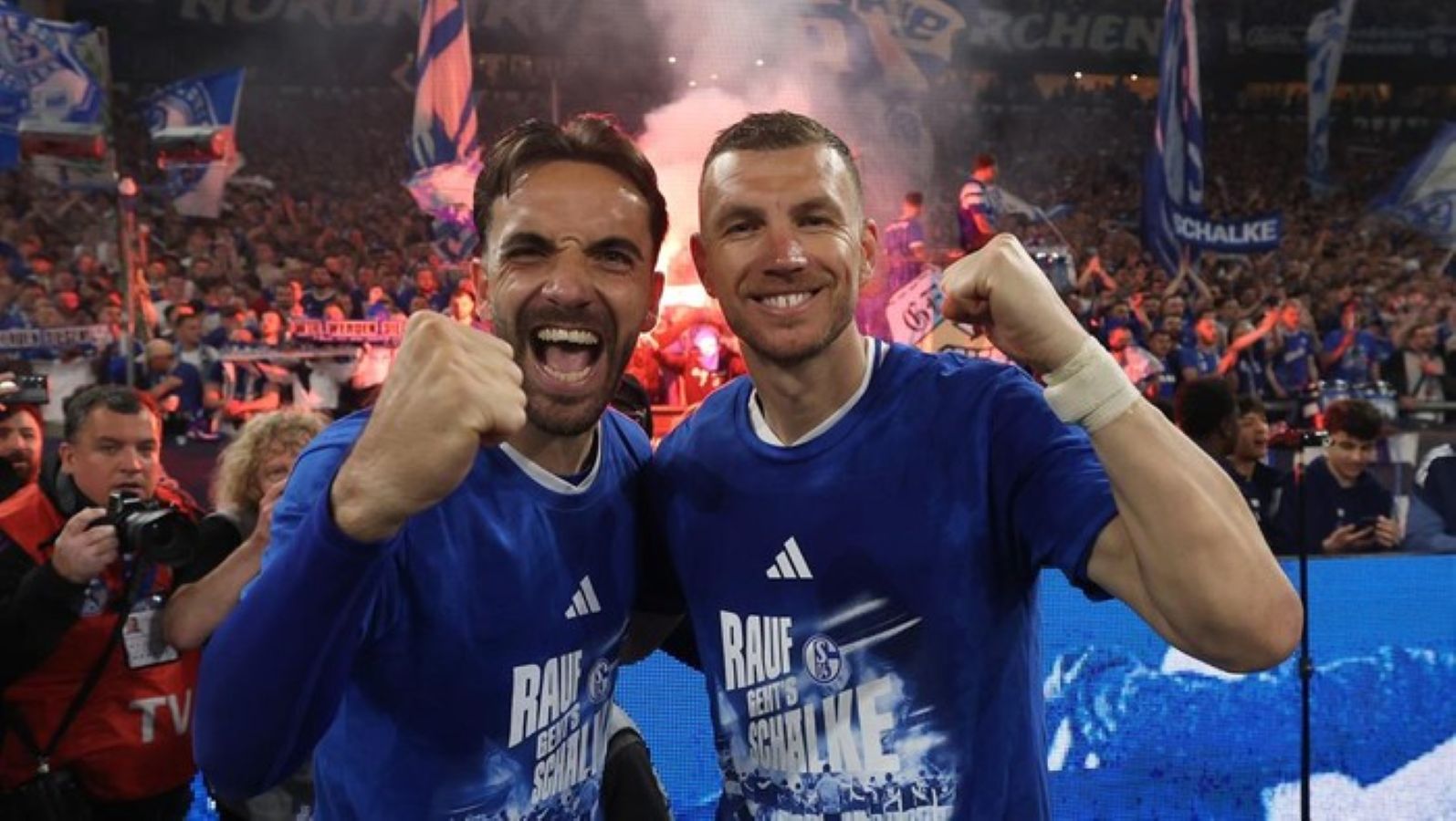 Di Usia 40 Tahun, Dzeko Bawa Schalke 04 Promosi ke Bundesliga Jerman