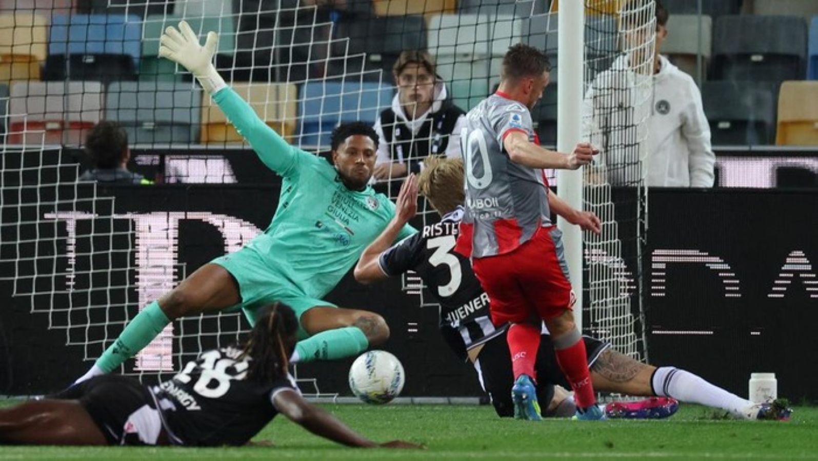 Meski Menang Atas Udinese, Posisi Cremonese Masih Belum Aman
