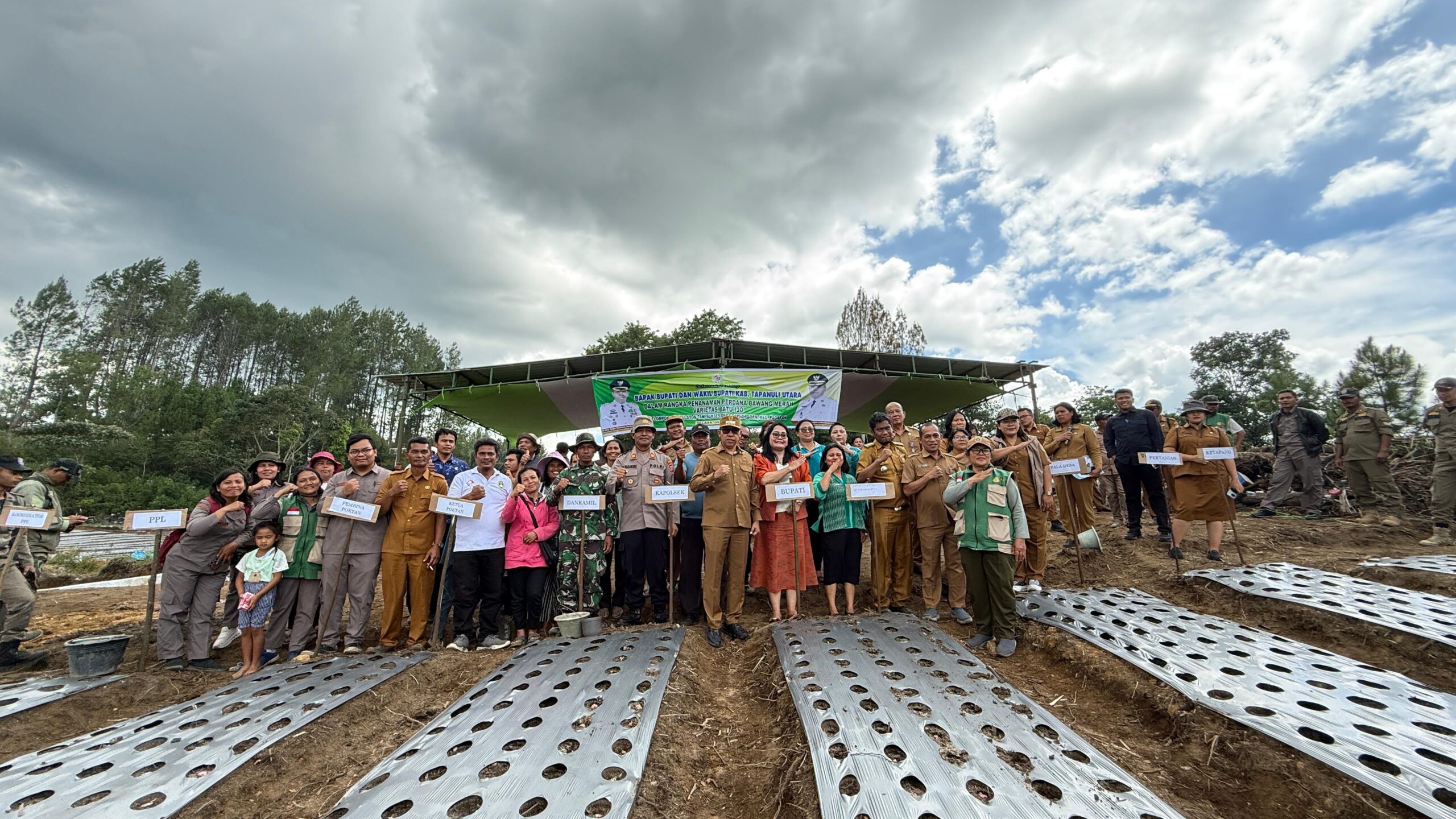 Bupati Taput Setujui Traktor dan Pembangunan Irigasi untuk Lahan Tidur di Parhorboan