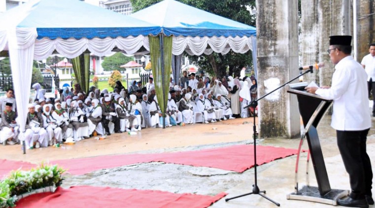 Bupati Berangkatkan 55 Jamaah Calon Haji Tapteng, Termuda Usia 26 Tahun