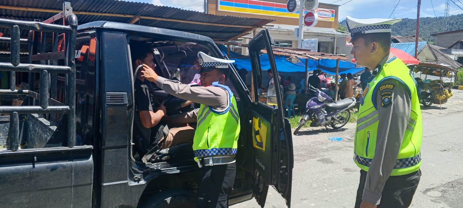 Polres Pakpak Bharat Intensifkan Edukasi Tertib Lalu Lintas, Pengendara Diingatkan Utamakan Keselamatan