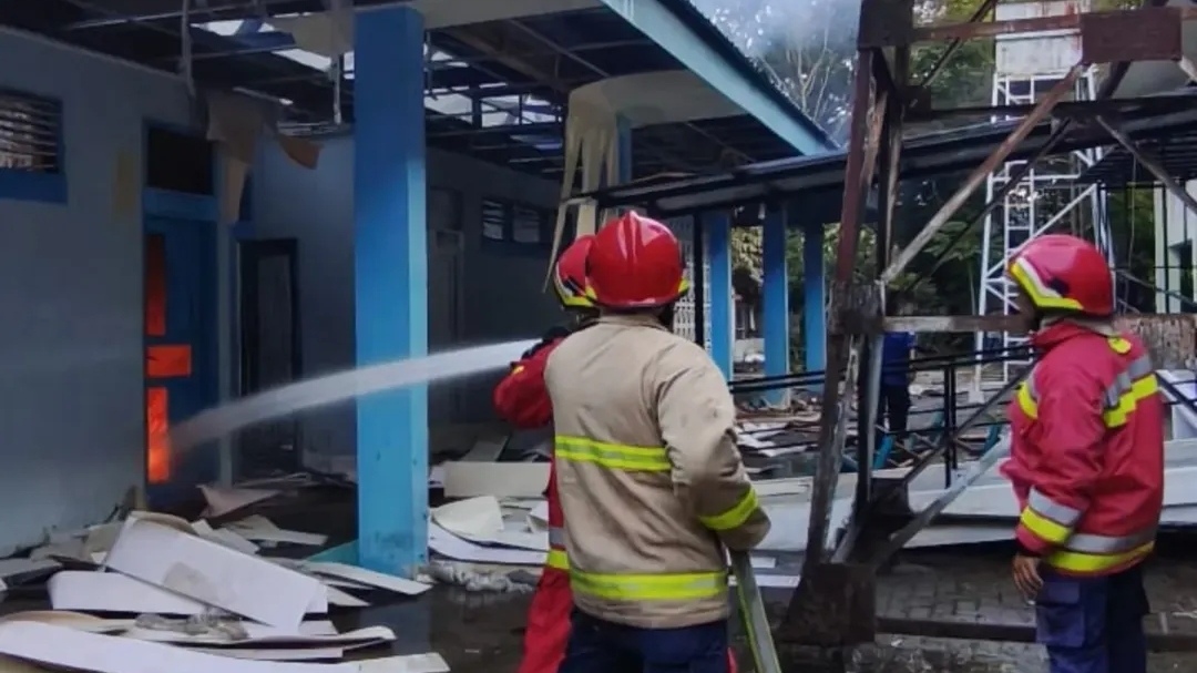 Bentrok Mahasiswa di USK Berujung Kebakaran, Gedung Fakultas Pertanian dan Kendaraan Hangus