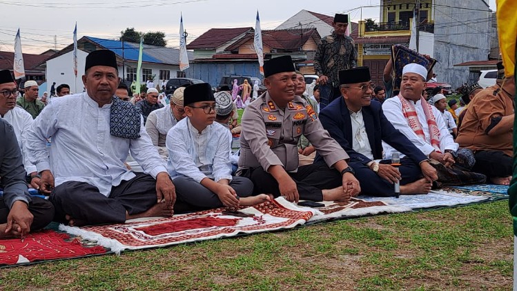 Kapolres Simalungun dan Forkopimda Salat Idul Adha Bersama Warga di Rambung Merah