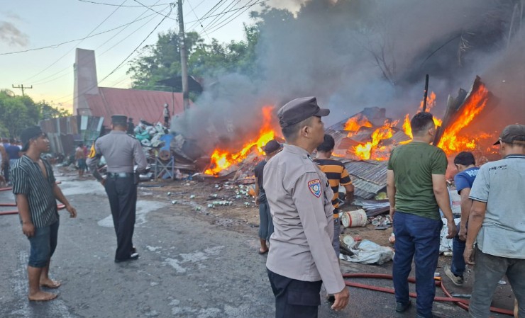 Gudang Botot di Sidimpuan Terbakar, Kerugian Sekira Rp200 Juta