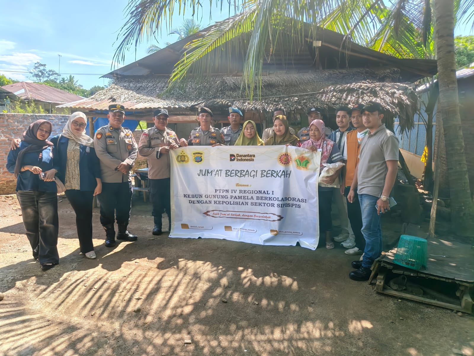 Bantuan Beras Disalurkan kepada Warga Sipispis melalui Program Jumat Berkah