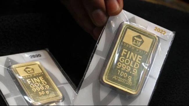 Harga Emas Antam Hari Ini Turun Rp50 Ribu, Buyback Ikut Merosot