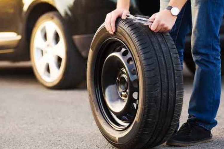 Misterius! Puluhan Mobil Mendadak Pecah Ban di Tol Jagorawi Arah Bogor