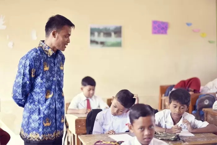 Guru Non-ASN Full Senyum! Kemendikdasmen Cairkan Tunjangan Rp2 Juta per Bulan