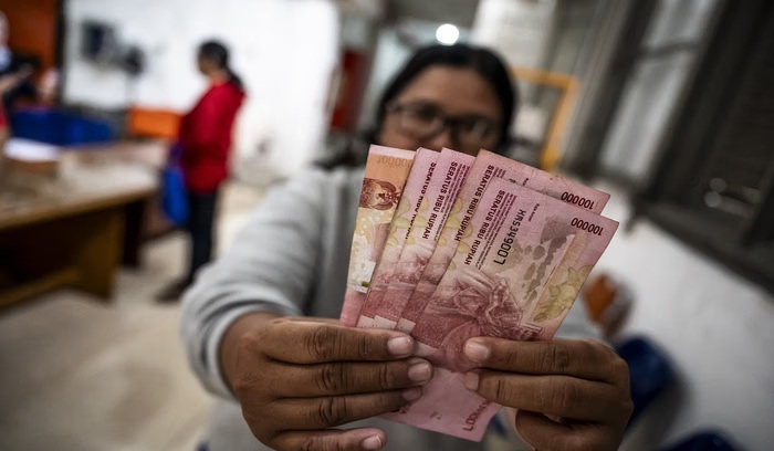 Rupiah Tembus Rp17.424 per Dolar AS, Airlangga Ungkap Penyebab dan Strategi Pemerintah