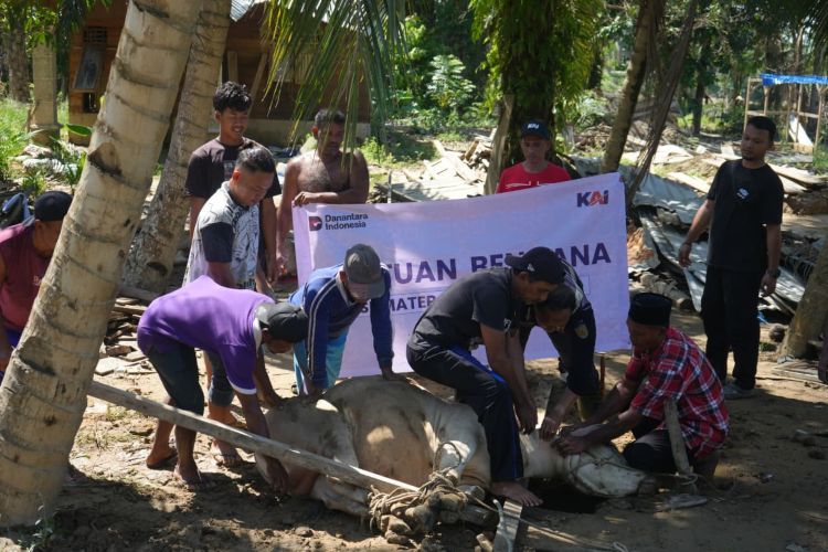 KAI Divre I Sumut Tebar Kebahagiaan Iduladha untuk Korban Banjir di Aceh