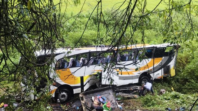 Bus Pariwisata Terjun ke Jurang 15 Meter di Toba, 58 Penumpang Selamat