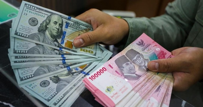 Dolar AS Tembus Rp17.700, Rupiah Masih Tertekan di Tengah Gejolak Global