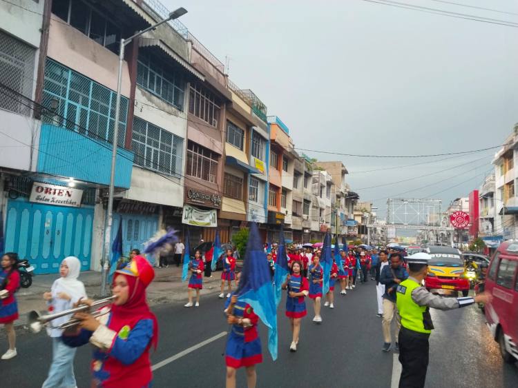 Diguyur Hujan, Ribuan Buruh Tetap Antusias Ikuti Jalan Santai May Day 2026 di Pematangsiantar