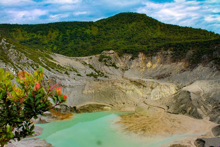 Enam Tempat Wisata Legendaris di Jawa Barat yang Penuh Cerita Rakyat dan Mitos