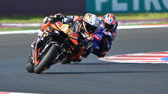 Pedro Acosta Rebut Pole MotoGP Catalunya 2026, Veda Ega Tembus 13 Besar Moto3