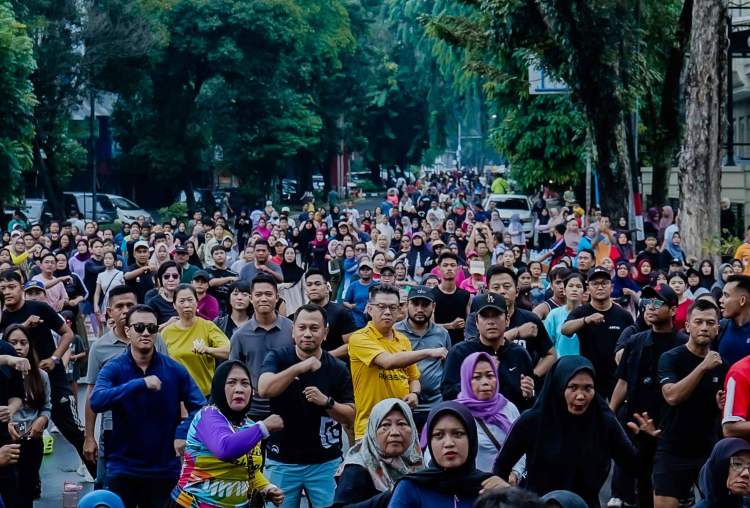 Rico Waas Joging Bareng Kapolrestabes dan Dandim di CFD Medan, Warga Berebut Foto