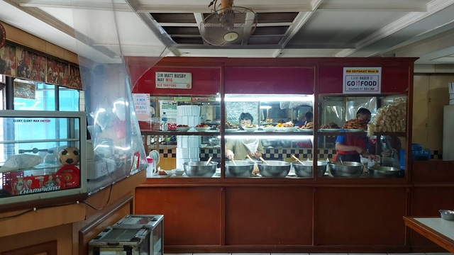 Tujuh Kuliner Legendaris Blok M yang Tetap Ramai hingga Kini