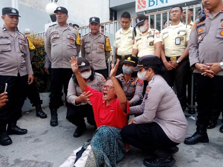 Mediasi Gagal, Nasabah Korban Dugaan Penipuan Deposito Kembali Demo di BNI Pematangsiantar