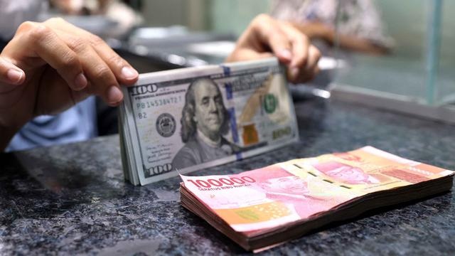 Rupiah Melemah ke Rp17.630 per Dolar AS, Sentimen Global Tekan Pasar