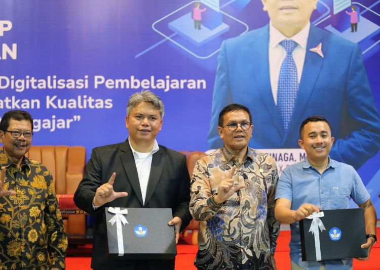 Pemkab Taput dan DPR RI Dorong Digitalisasi Pembelajaran untuk Guru