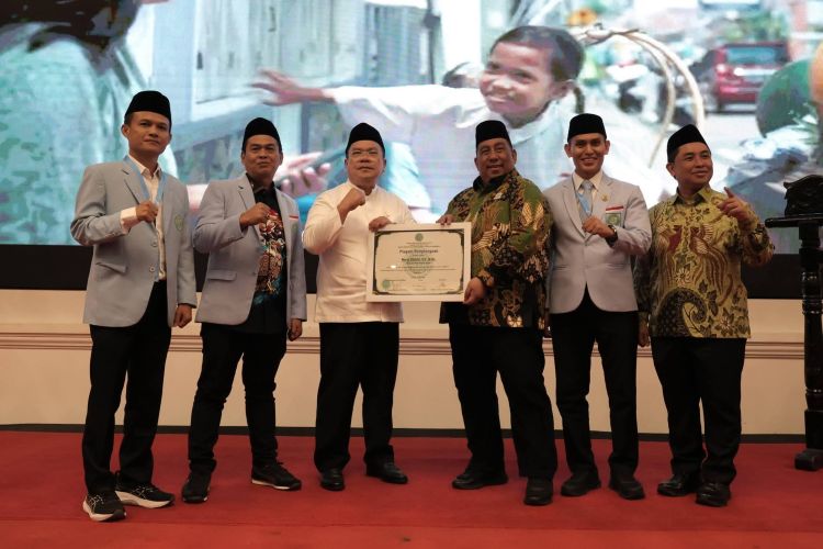 Dari Pematangsiantar ke Panggung Nasional, Wesly Silalahi Raih Penghargaan BKPRMI