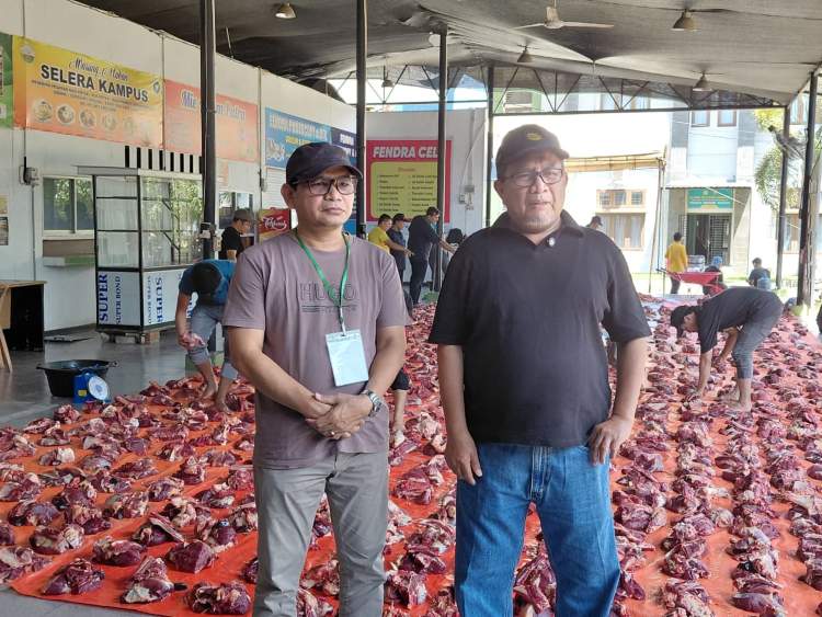 UNMUHA Sembelih 14 Hewan Kurban, Salurkan 780 Paket Daging untuk Masyarakat